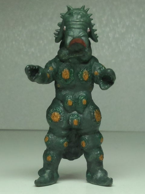 名鑑戯画「ケムジラ対ウルトラマンタロウ」 : 怪獣バイパス