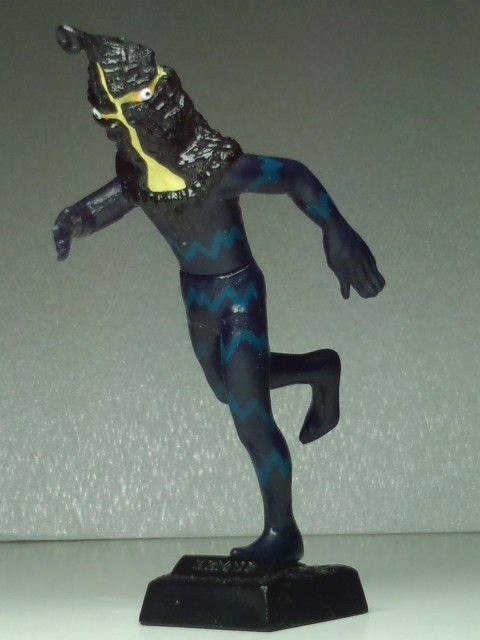 ケムール人フィギュア X-PLUS 大怪獣シリーズ ウルトラQ ケムール人(モノクロ) 展示中