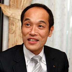 女性に朗報 東国原氏 薄毛治療薬を飲んだら胸が膨らんだ