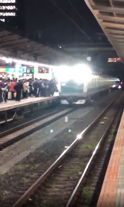 現場の状況まとめ ホームで警報ブザー鳴ってる 埼京線 池袋駅で人身事故 川越線 りんかい線 など遅延3 18 池袋 事件事故 災害速報ニュース