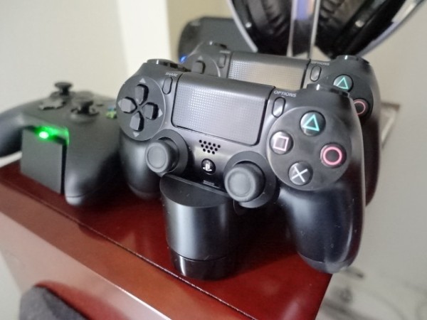 PS4 充電スタンド】「DUALSHOCK 4 充電スタンド（PlayStation公式 