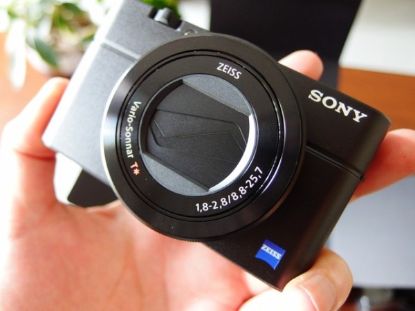 デジカメ「SONY RX100M3」開封の儀(各部外観の詳細と付属品と デジカメ「SONY RX100M3」開封の儀(各部外観の詳細と付属品と
