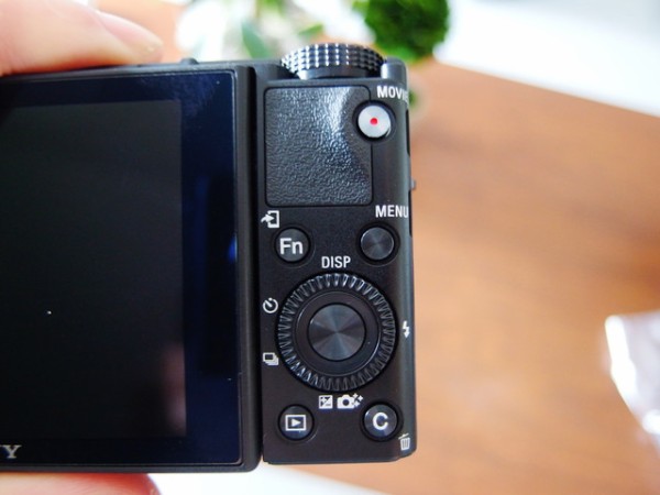 デジカメ「SONY RX100M3」開封の儀(各部外観の詳細と付属品と デジカメ「SONY RX100M3」開封の儀(各部外観の詳細と付属品と