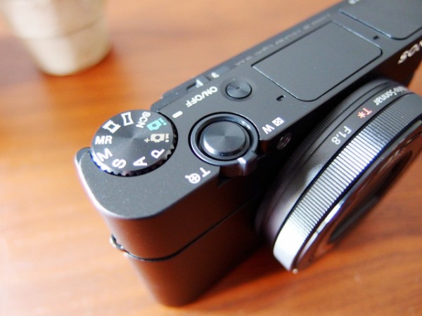 デジカメ「SONY RX100M3」開封の儀（各部外観の詳細と付属品と
