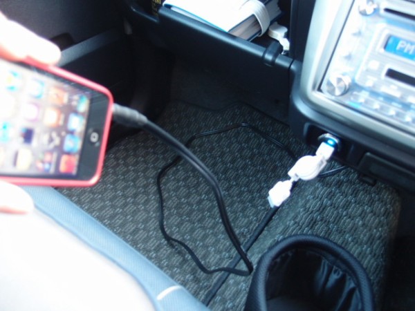 Iphone Ipod 車のオーディオで音楽を聞くためのケーブルと手順の紹介 鳥取の社長日記