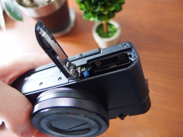デジカメ「SONY RX100M3」開封の儀（各部外観の詳細と付属品と