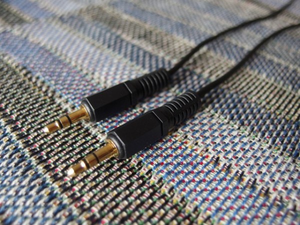 Iphone Ipod 車のオーディオで音楽を聞くためのケーブルと手順の紹介 鳥取の社長日記