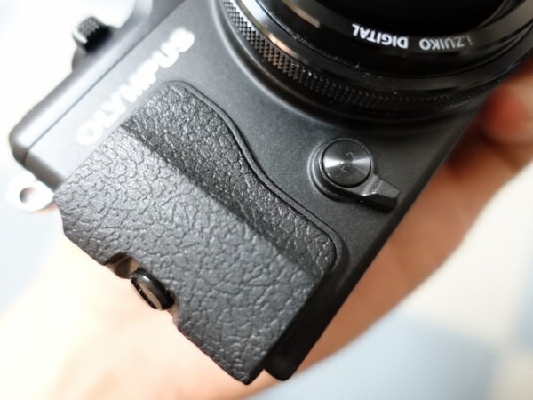 現在、すごくお買い得なデジカメ「OLYMPUS XZ-2」の紹介（2万円強