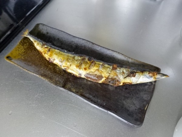 焼き魚の頭を右に向けて皿に乗せてしまいがちな理由 鳥取の社長日記