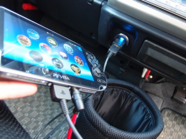 Ps Vita 車で充電 ゲーム音楽を車のスピーカーで聞くための機器の紹介 鳥取の社長日記