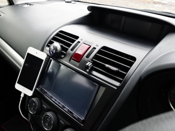 車のエアコン吹き出し口に取り付けるポケットが便利そうで買ってみたものの 失敗したお話 鳥取の社長日記