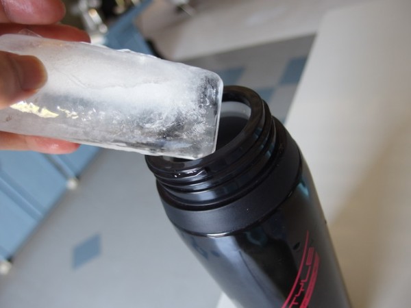 水筒用に適した氷を作るトレー 製氷皿の紹介 鳥取の社長日記