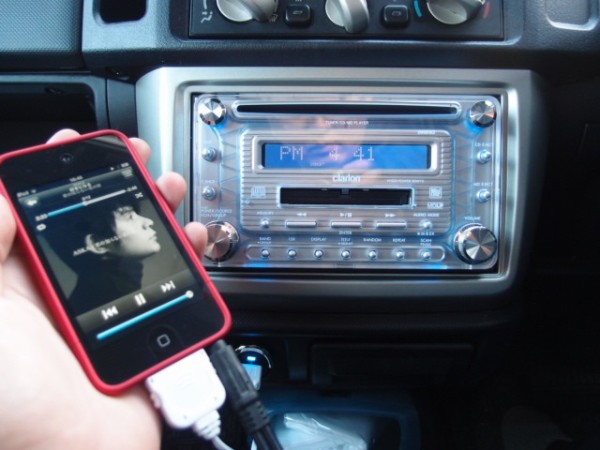 iPhone・iPod 車のオーディオで音楽を聞くためのケーブルと手順の紹介 ...