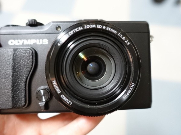 現在、すごくお買い得なデジカメ「OLYMPUS XZ-2」の紹介（2万円強