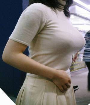  街撮り 着衣巨乳 駿河屋