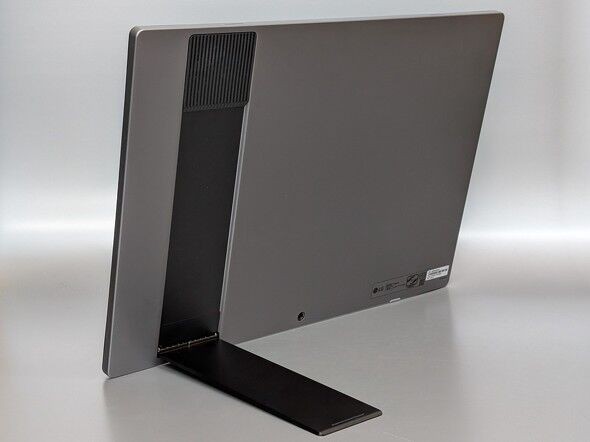 17型の大画面！ 内蔵キックスタンドで縦置きにも対応するLGのモバイル