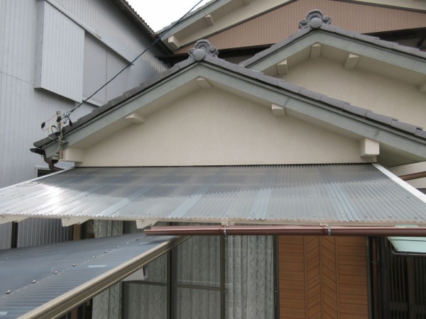ポリカ波板 端もしっかり 屋根 外壁工事の伊藤鈑金 で働く営業 広報マンのブログ