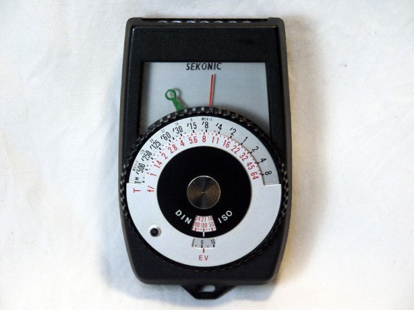 クラシックカメラに単体露出計は必須です : クラシックカメラの使い方