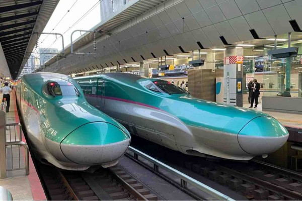 最速達列車！はやぶさ13号で行く東北新幹線 : リキティーのAMAZING徒然紀行