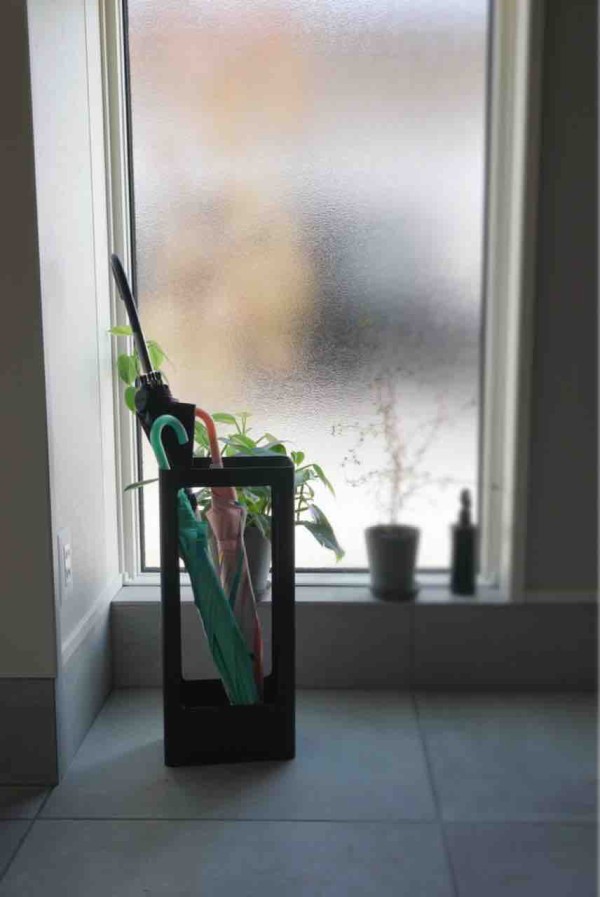 玄関の極小スペースに スリムでスタイリッシュな傘立て 365日のとっておき家事 Powered By ライブドアブログ