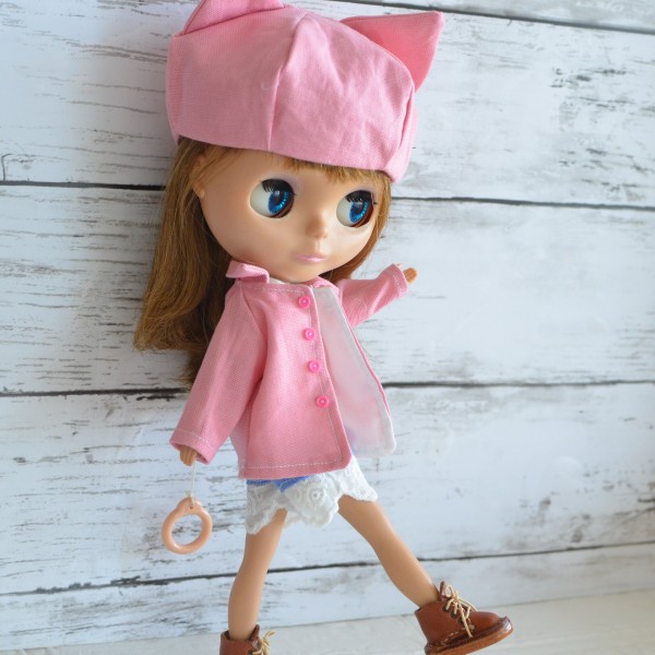 頭の大きなドールサイズのねこ耳ベレー帽とショートコートのセット