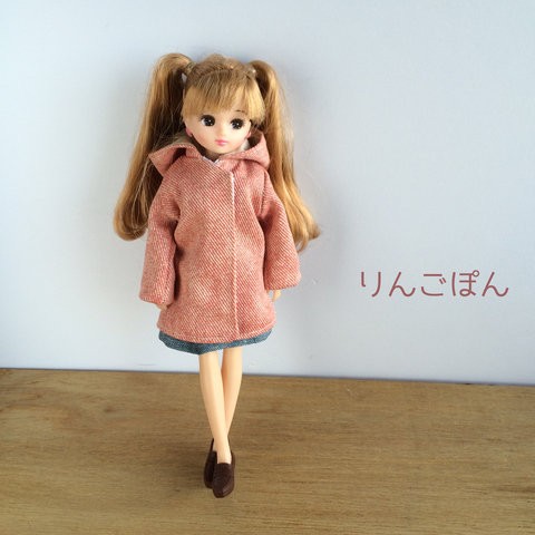 トンたん　リカちゃんの服　ハンドメイド 赤のゆったりコート。スナップボタン止めにしました♪ : リカちゃん服