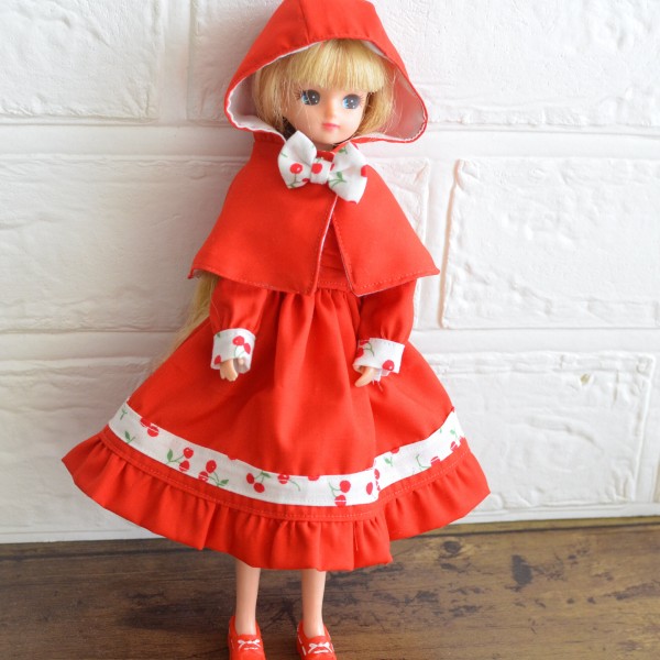 22cmドールサイズの赤ずきんセットを作りました 靴の型紙も作り中 難しい リカちゃん服ハンドメイド りんごぽんのおうち 札幌市