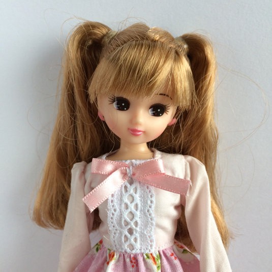 ピンクとピンクで 妹と形違いのおそろいワンピース リカちゃん服ハンドメイド りんごぽんのおうち 札幌市