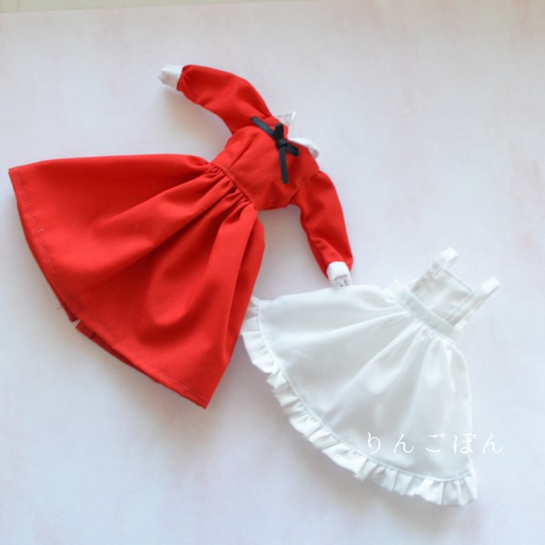 市松人形赤いエプロンハンドメイド 市松人形赤いエプロンハンドメイド