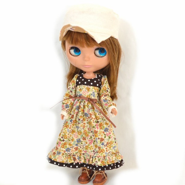 ジェニーちゃんサイズのワンピースをmomokoさんに着せてみました