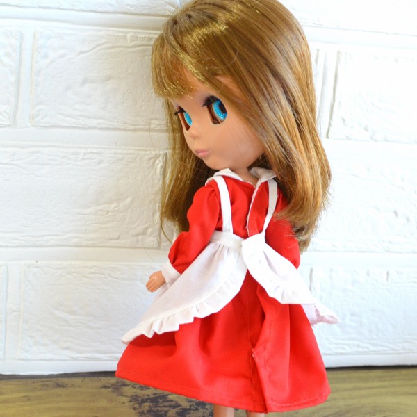 赤のワンピースとレトロなエプロンのセット！ : リカちゃん服