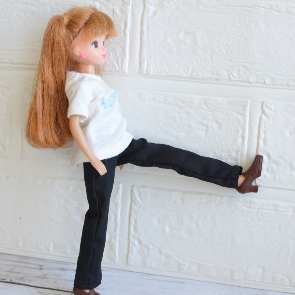 22cmドールサイズの黒パンツを作りました/ミシンの調子がおかしいかも