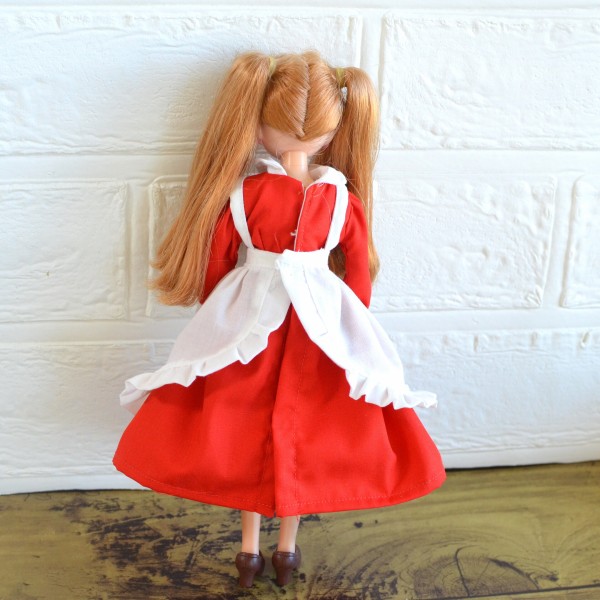 リカちゃんハンドメイド服マーガレットのエプロンドレスセットパステルグリーン 赤のワンピースとレトロなエプロンのセット！ : リカちゃん服