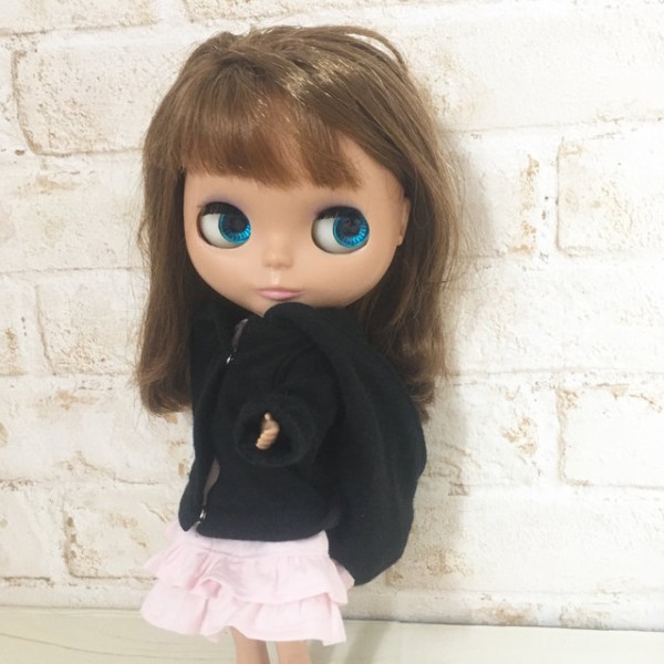 ネオブライスサイズのかぶれるパーカー おおきな頭がかわいらしい リカちゃん服ハンドメイド りんごぽんのおうち 札幌市