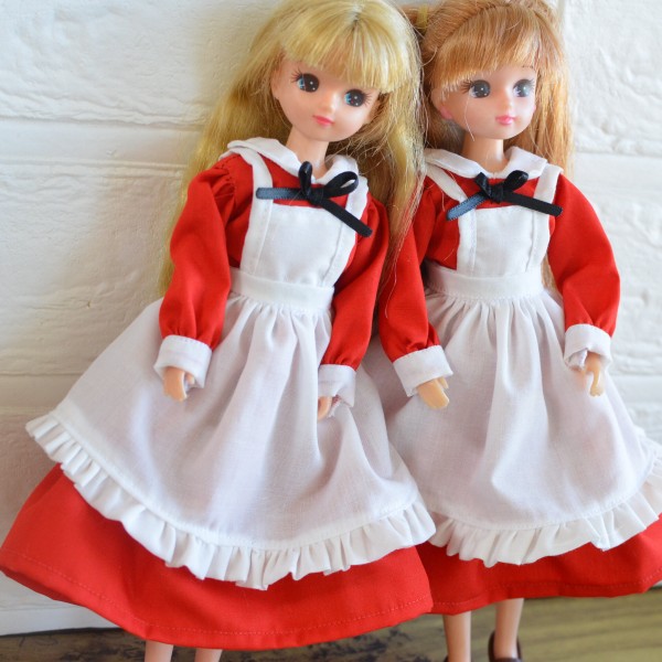 赤のワンピースとレトロなエプロンのセット！ : リカちゃん服