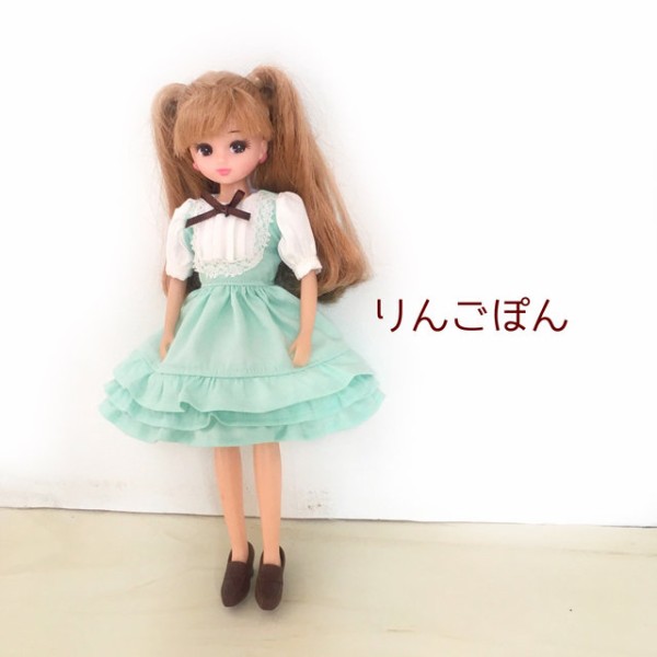 グリーンのふりふりワンピースを作りました 反転tシャツを引き取ってくださりありがとうございます リカちゃん服ハンドメイド りんごぽんのおうち 札幌市