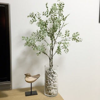 リビング シマトネリコのフェイクグリーンを飾ってみる Rinのシンプルライフ Powered By ライブドアブログ