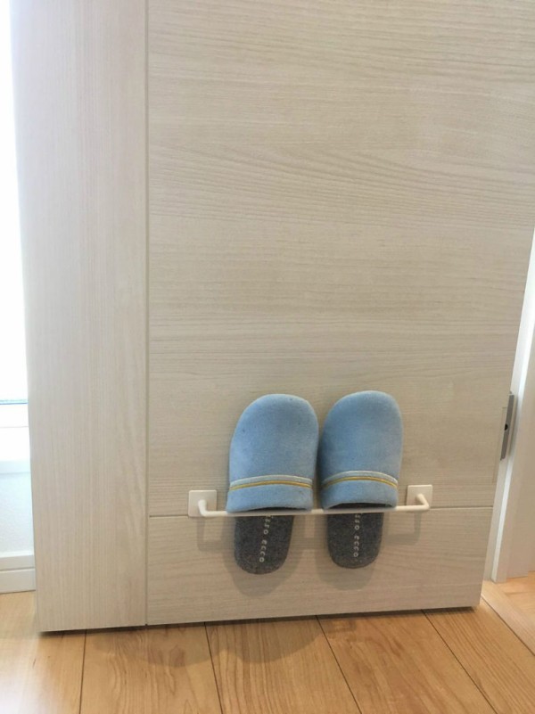 スリムなタオルハンガーを使う場所三か所 キッチン 下駄箱 トイレ Rinのシンプルライフ Powered By ライブドアブログ