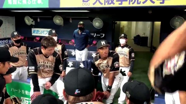 円陣動画 日ハム選手 万波に 日サロ行きすぎだろお前 なんj Pride