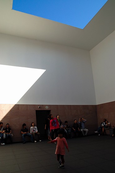 金沢21世紀美術館 タレルの部屋 悲しき石庭