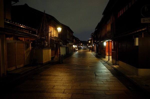 金沢 ひがし茶屋街の夜 悲しき石庭