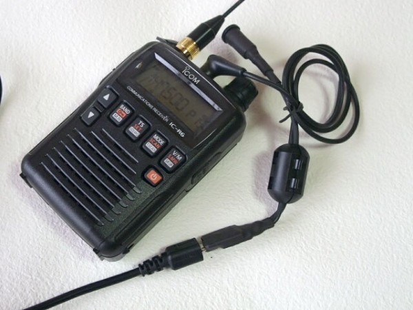ICOM IC-R6 受信機 と クローニング ケーブル IC-R6 クローニングケーブルの制作 : RUUの不定期日記Neo