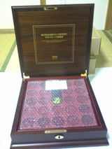 地方自治法施行60周年記念千円プルーフ銀貨幣の専用ケース かなかんの我が半生はギザ１０と共に