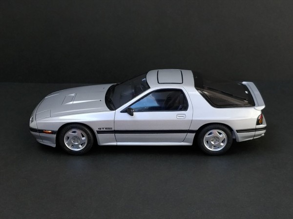 アオシマ 1/24 FC3S RX-7 後期型 アンフィニ-