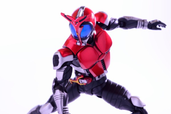 S.H.Figuarts 仮面ライダーカブト ライダーフォーム（真骨彫製法