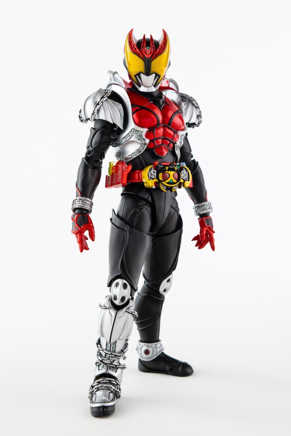 S.H.Figuarts 真骨彫製法 仮面ライダーキバ レビュー : さとうきび畑で