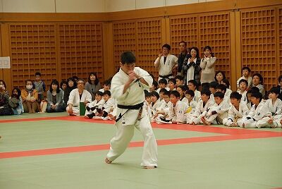 特殊警棒 Ａバトン : 芦原会館 奈良支部 香芝・広陵同好会