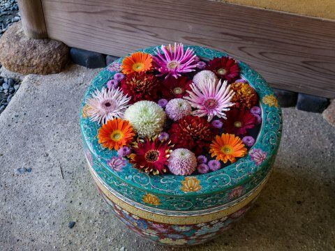 一条恵観山荘の花手水 旅するポジャギ