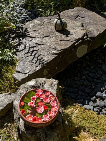 一条恵観山荘の花手水 旅するポジャギ 一条恵観山荘の花手水 旅するポジャギ