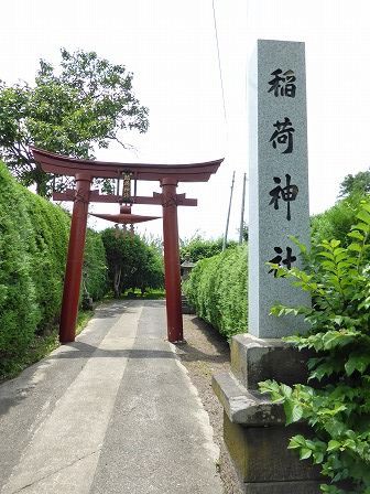 稲荷神社 （弘前市楢木牧野） : くぐる鳥居は鬼ばかり